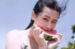 娱乐吃瓜头像女生可爱,揭秘娱乐圈可爱吃瓜女生的魅力瞬间